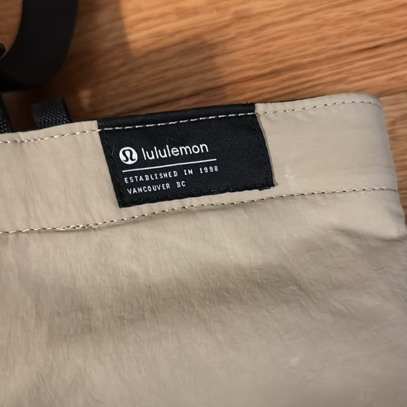 Lululemon clean lines Tote bag - Picture 2 of 8